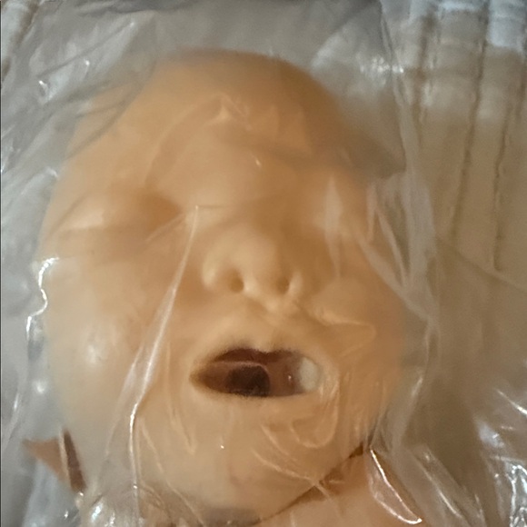 CPR Doll - Picture 2 of 3